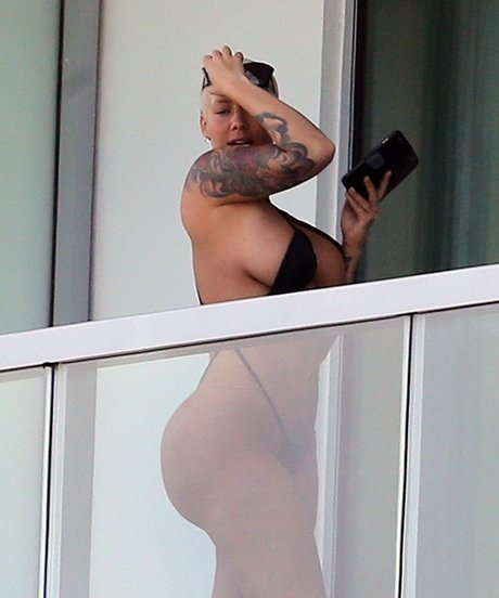 Amber rose