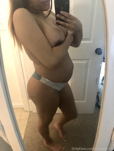 Nagie wyciekłe zdjęcie OnlyFans od Mixed Girl21