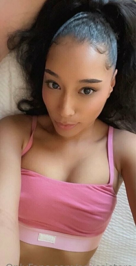 Nagie wyciekłe zdjęcie OnlyFans od Molly And Mia