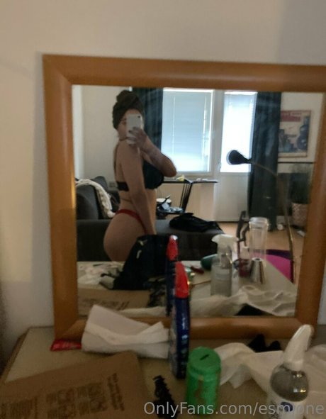Nagie wyciekłe zdjęcie OnlyFans od Esmjone