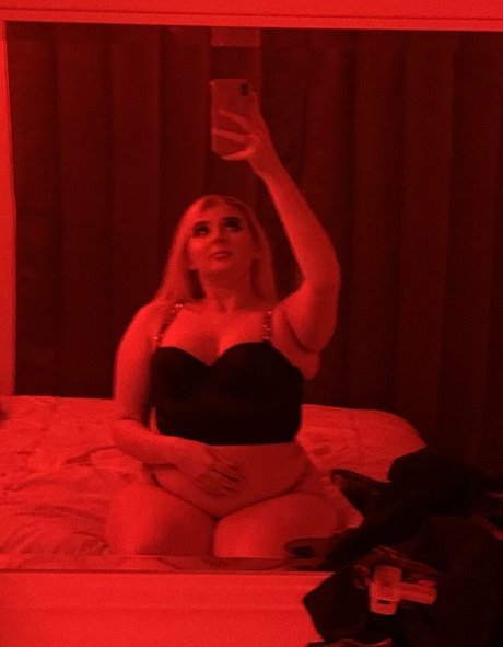 Nagie wyciekłe zdjęcie OnlyFans od Kaylynstagram