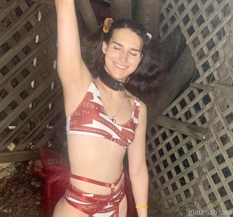 Nagie wyciekłe zdjęcie OnlyFans od Glitterishhh