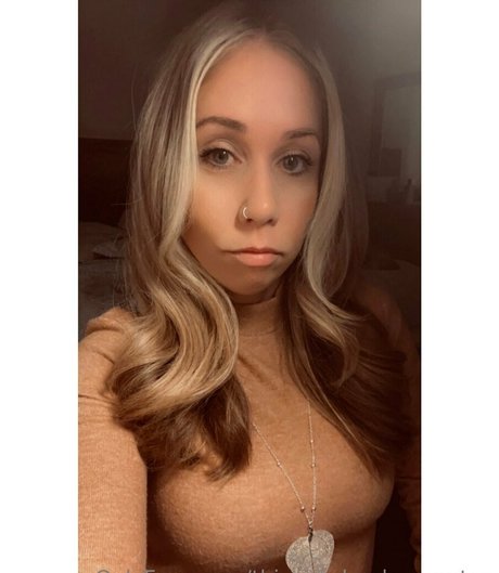 Thisgirlwheelsamputee