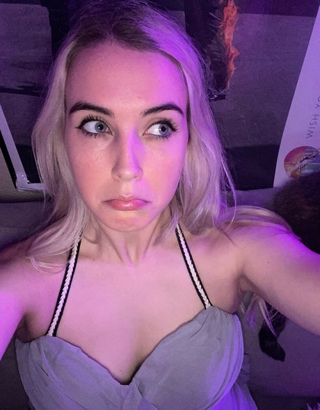 Nagie wyciekłe zdjęcie OnlyFans od Emilycc