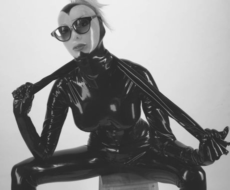 Nagie wyciekłe zdjęcie OnlyFans od Latex Fetish