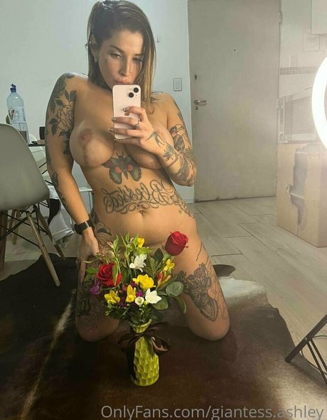 Giantessashley