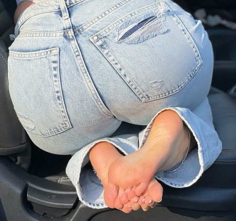 Nairasfeet
