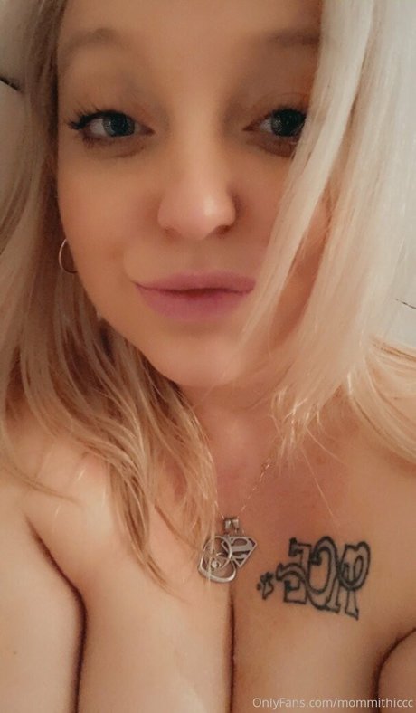 Nagie wyciekłe zdjęcie OnlyFans od Mommithiccc