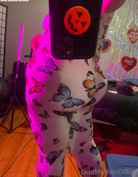Nagie wyciekłe zdjęcie OnlyFans od Godmotherofassfree