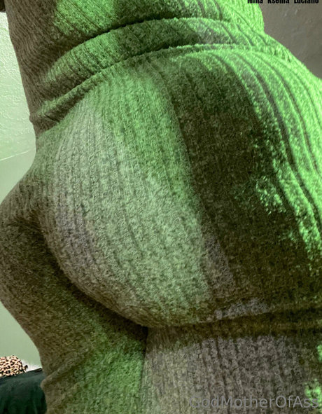 Nagie wyciekłe zdjęcie OnlyFans od Godmotherofassfree