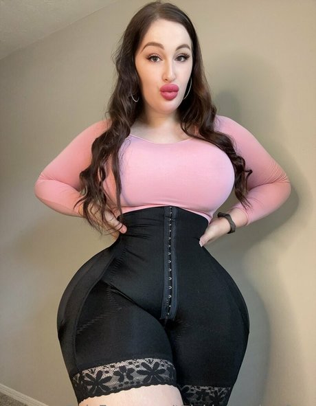 Nagie wyciekłe zdjęcie OnlyFans od Thickbunnylexifree