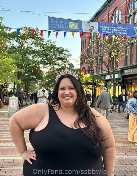 Ssbbwladyjiggles
