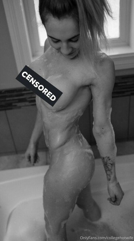 Nagie wyciekłe zdjęcie OnlyFans od Collegehotwife