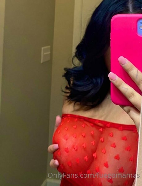 Nagie wyciekłe zdjęcie OnlyFans od Fuegomamas