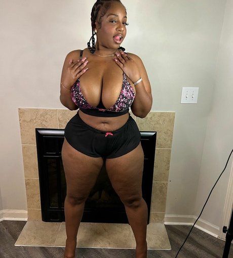 Nagie wyciekłe zdjęcie OnlyFans od Brownbodii