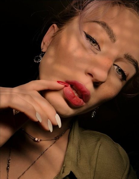 Nagie wyciekłe zdjęcie OnlyFans od Littleponnypink