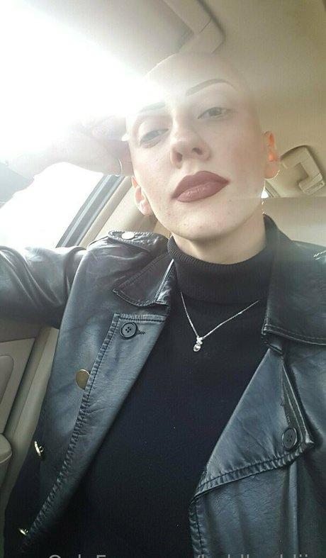 Nagie wyciekłe zdjęcie OnlyFans od Baldbaddiie