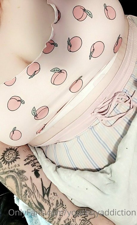 Nagie wyciekłe zdjęcie OnlyFans od Yourtinyaddiction