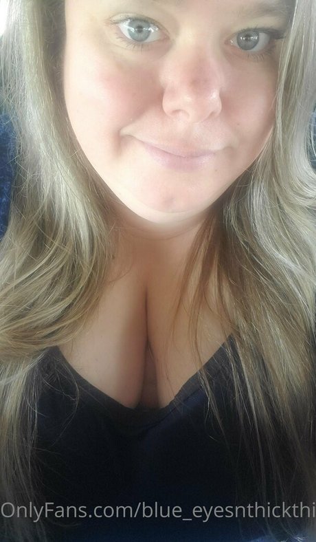 Blue_eyesnthickthighs