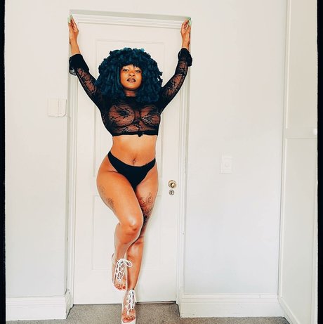 Nagie wyciekłe zdjęcie OnlyFans od Moonchild Sanelly