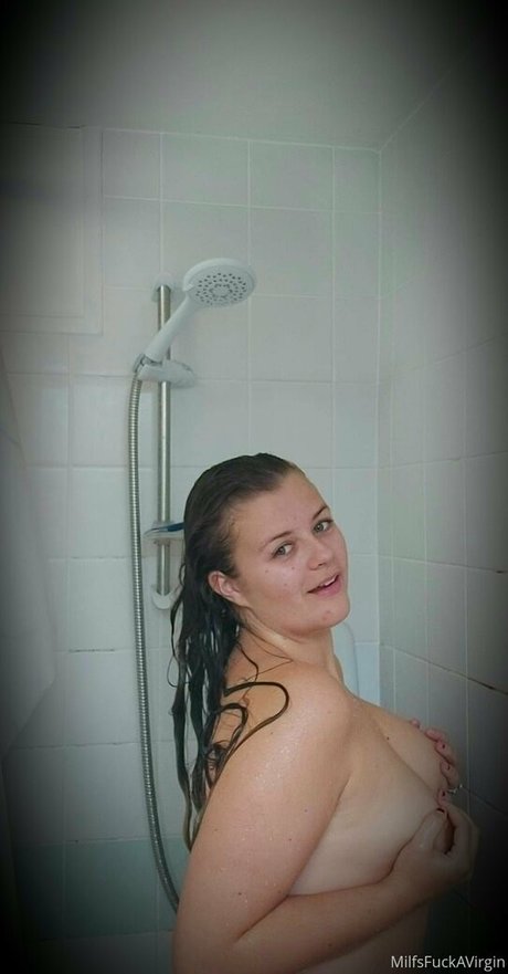 Nagie wyciekłe zdjęcie OnlyFans od Milfsfuckavirgin