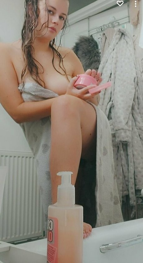 Nagie wyciekłe zdjęcie OnlyFans od Milfsfuckavirgin