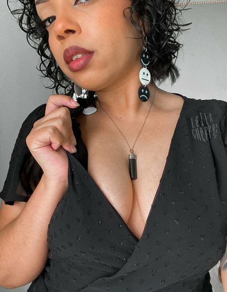 Leilacherry